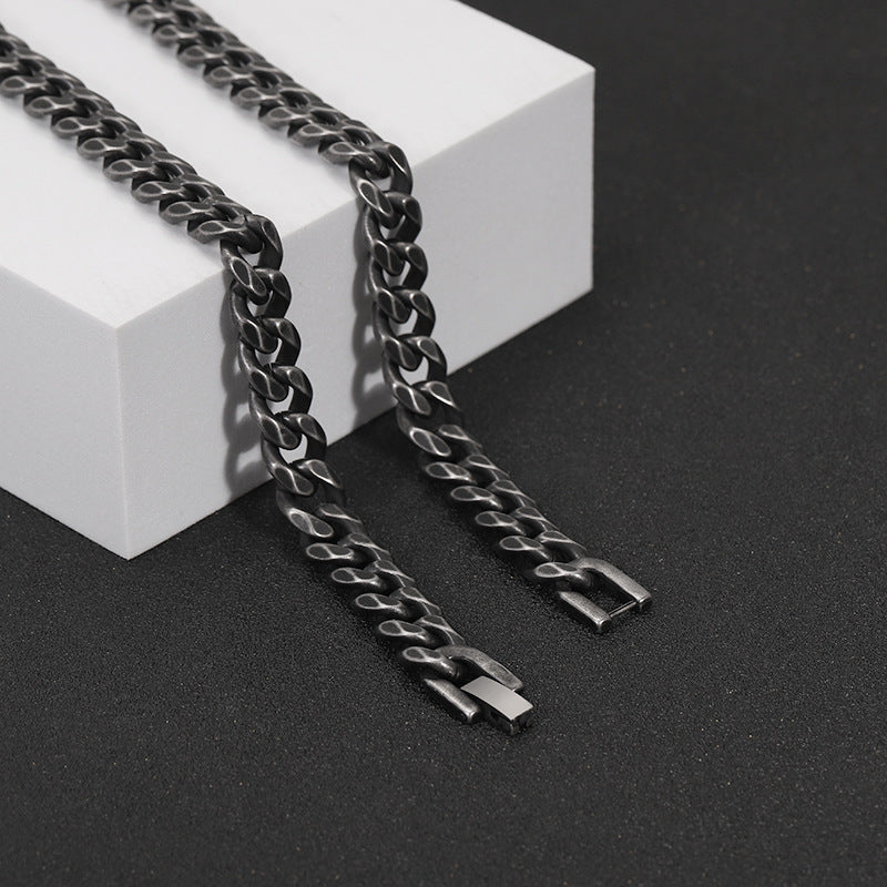 Minimalist Curb Chain Bracelet — product view 2