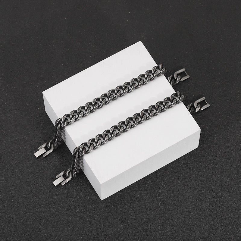 Minimalist Curb Chain Bracelet — product view 1